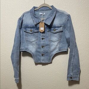 Justalwart Designed Women's Stylish Cropped Denim Jacket. NWT. Size L.